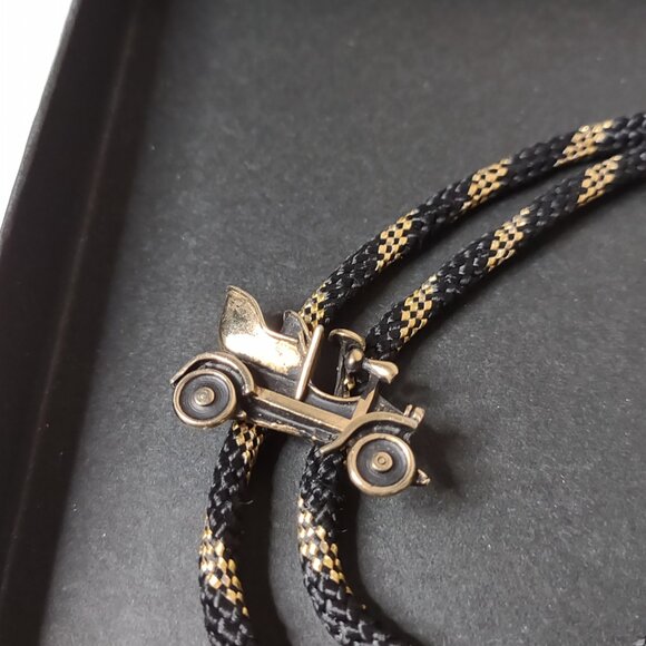 Very Cool Gold Tone And Black Old Fashion Car Bolo Tie - Picture 7 of 11
